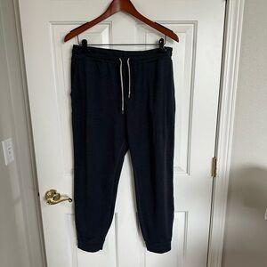 Vuori Performance Jogger Pants in Dark Heather Blue